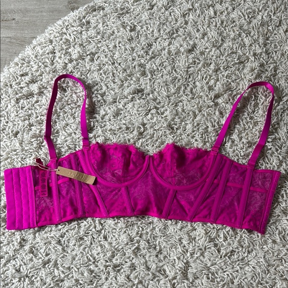 Lace Underwire Bra in Vibrant Pink - Picture 3 of 5